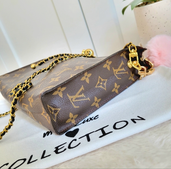 💕Beautiful Authentic Louis Vuitton Toiletry 26 Clutch/ Crossbody Monogram - Picture 10 of 16